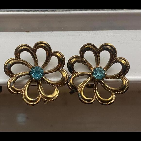 Vintage Floral and Gemstone Earrings Set - Picture 7 of 8